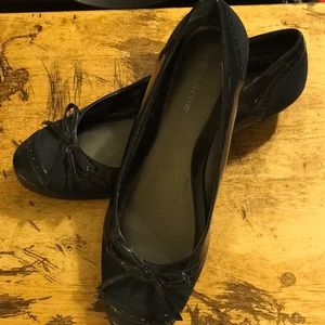 Liz Claiborne Navy Flats With bow size 10 M